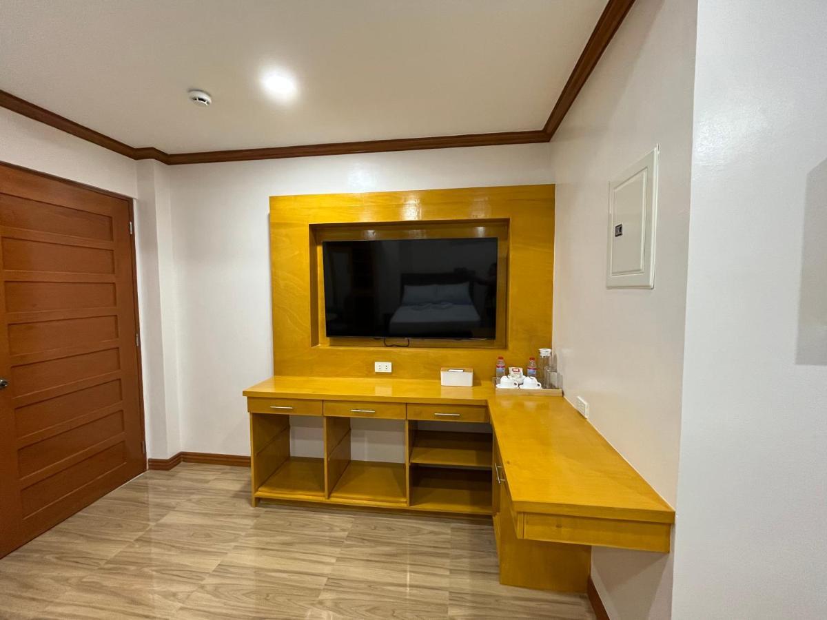 The Legacy Hotel Tayabas Exterior photo